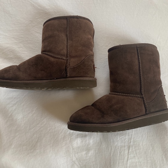 Uggs Sz 5 Classic short boot - Picture 1 of 6